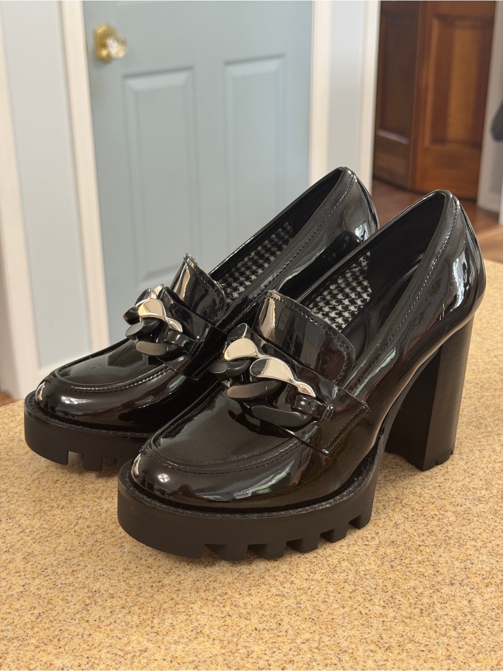 Antonio Melani Parkerr Lug Sole Chain Detail Black Patent Platform Loafers 7 Y2K